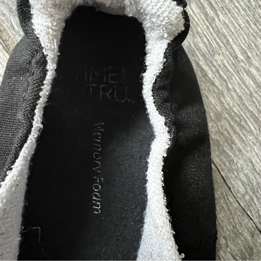 Time And Tru Black Scrunch Back Sneakers - Picture 6 of 7